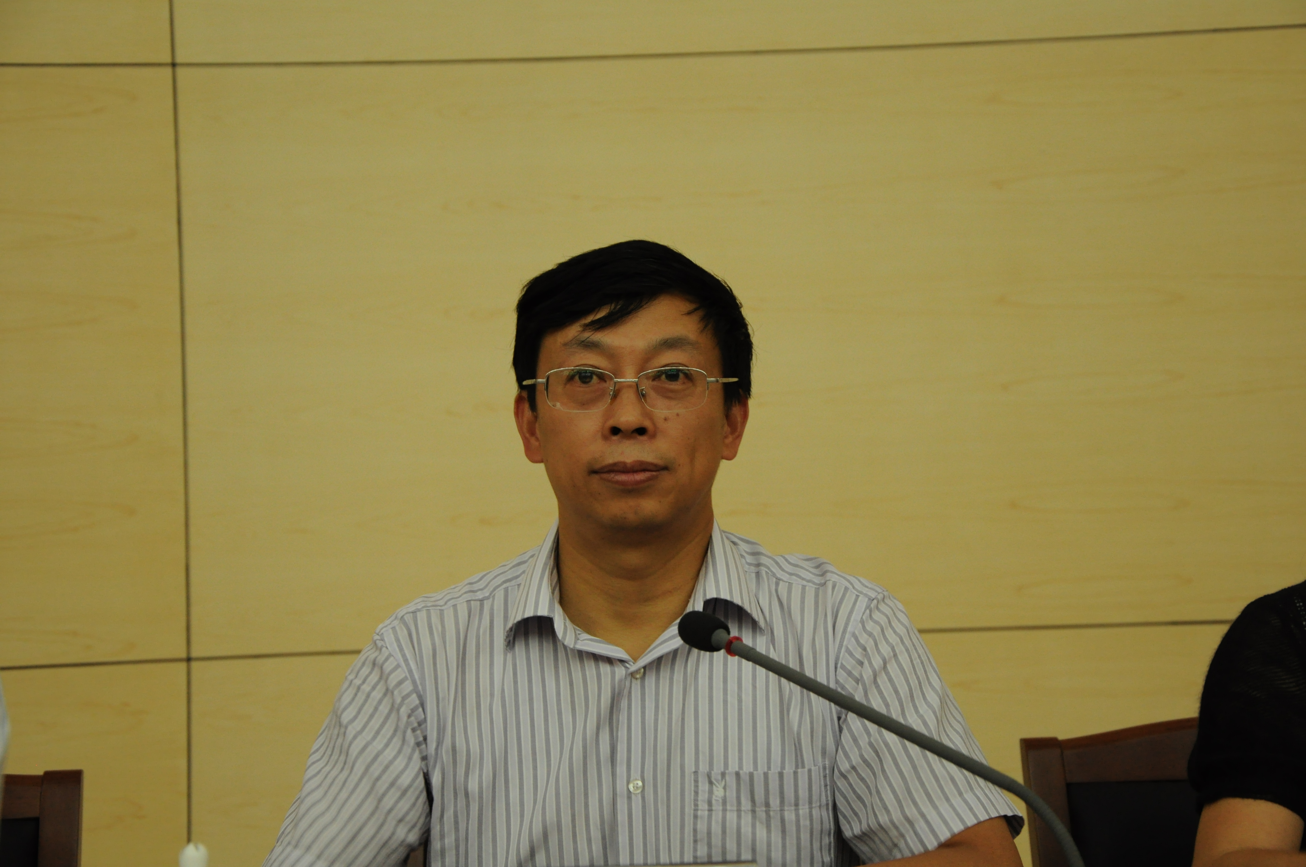 必赢76net线路官网院长黄宝凤教授讲话